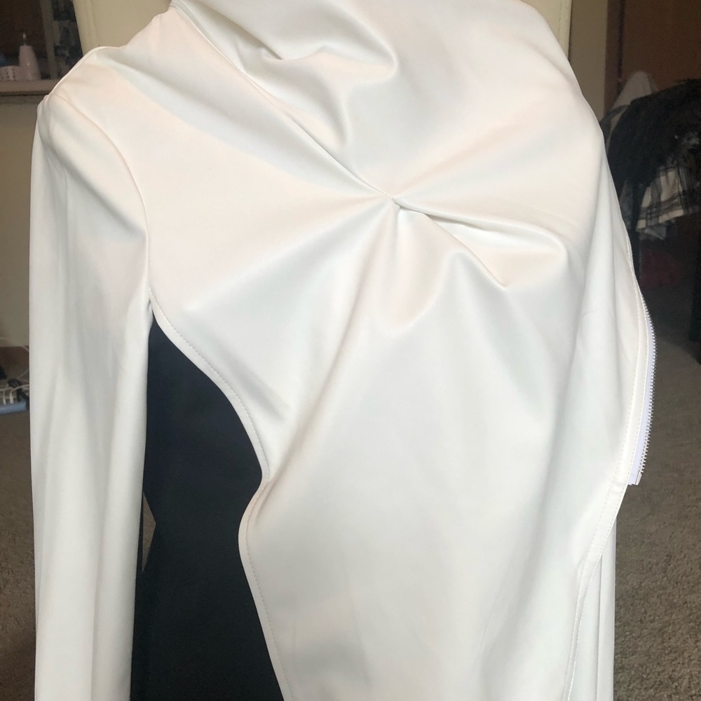 Woman’s jacket - Picture 9 of 12